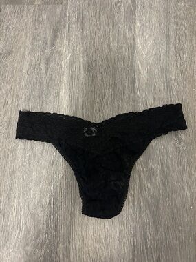 Hanky Panky Lace Thong Panty - Black